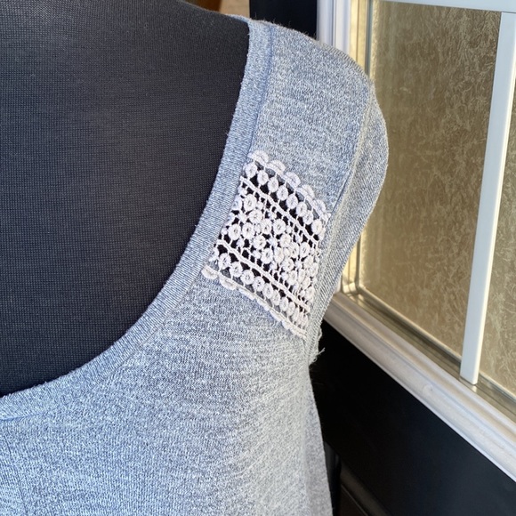 She+Sky Heather Blue White Lace Accent Top - Picture 2 of 6